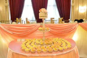 Toronto Wedding DJ - Wedding cake with cupcakes