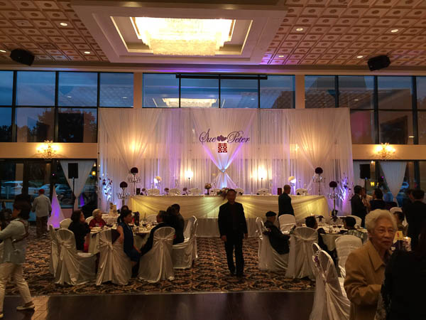 Head table with uplighting